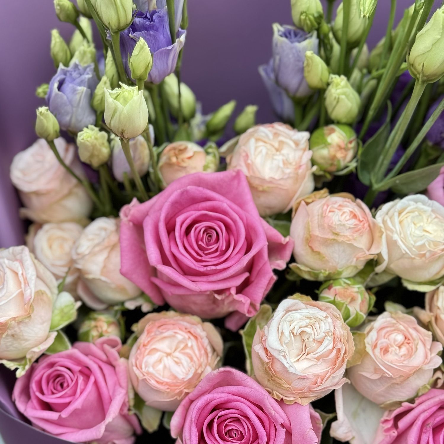 Bouquet Tender mix of roses and eustoma