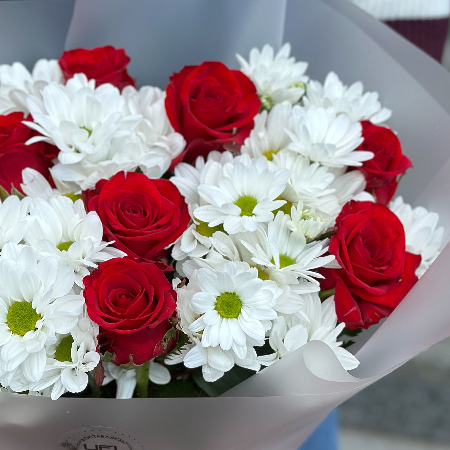 white spray chrysanthemum, red rose (7 pcs.), packaging, ribbon