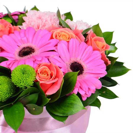 Buy a bouquet of pink flower in the form of cake
