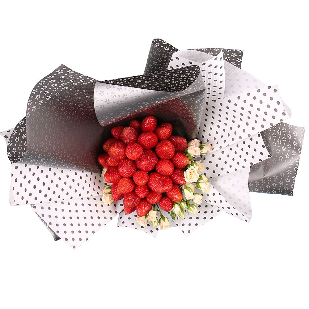 Bouquet Strawberry and roses
