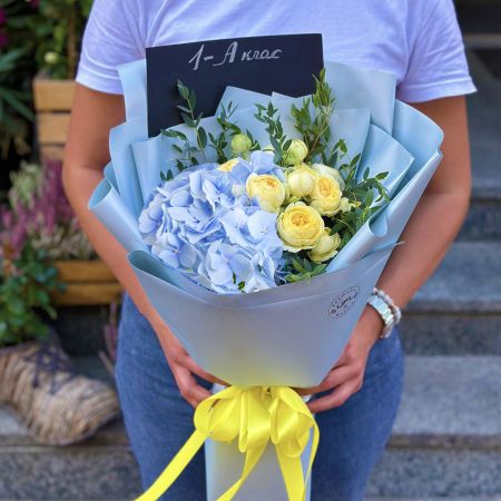 hydrangea, rose (3 pcs.), eucalyptus, packaging, ribbon