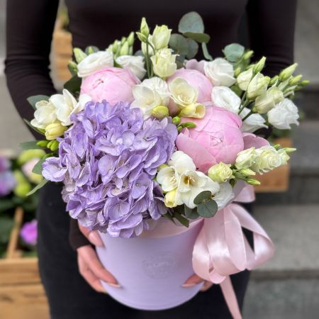 Bouquet Bouquet in box Hydrangea and peonies