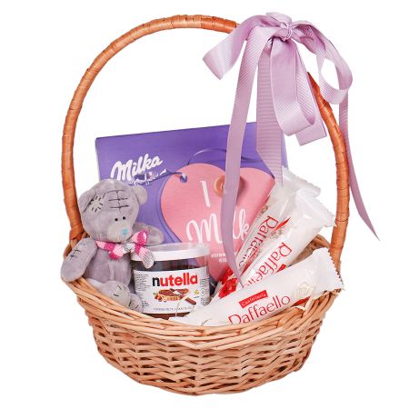 Product Basket with sweets and teddy